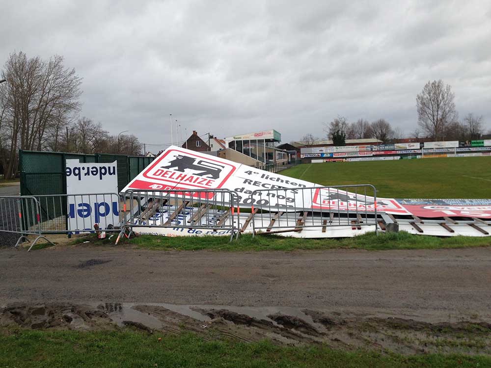Stormschade voetbalplein Sparta Petegem