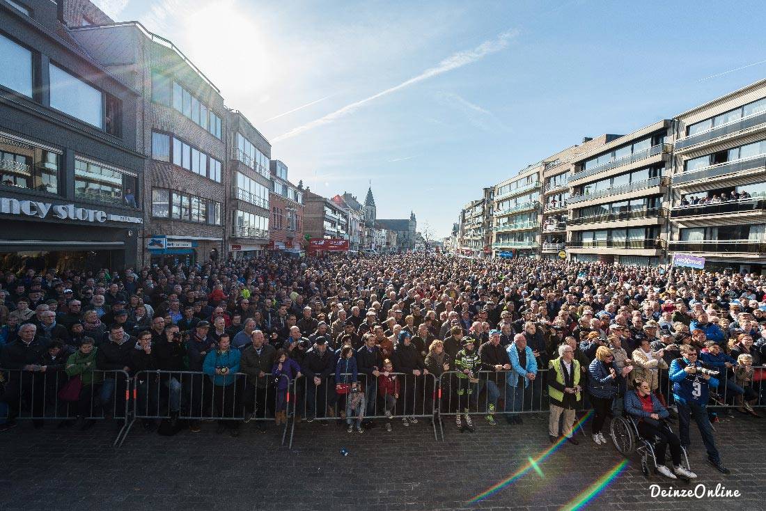 Zonovergoten mensenzee bij start van Gent Wevelgem 2017 in Deinze