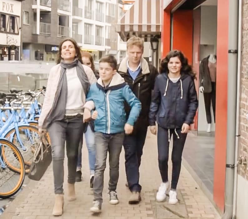 Gezin uit Nevele wint shop en win actie en spendeert € 5000 op 1 dag bij 19 Deinse handelaars.