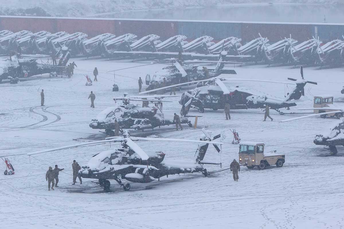 Amerikaanse luchtmacht vliegt over Deinze