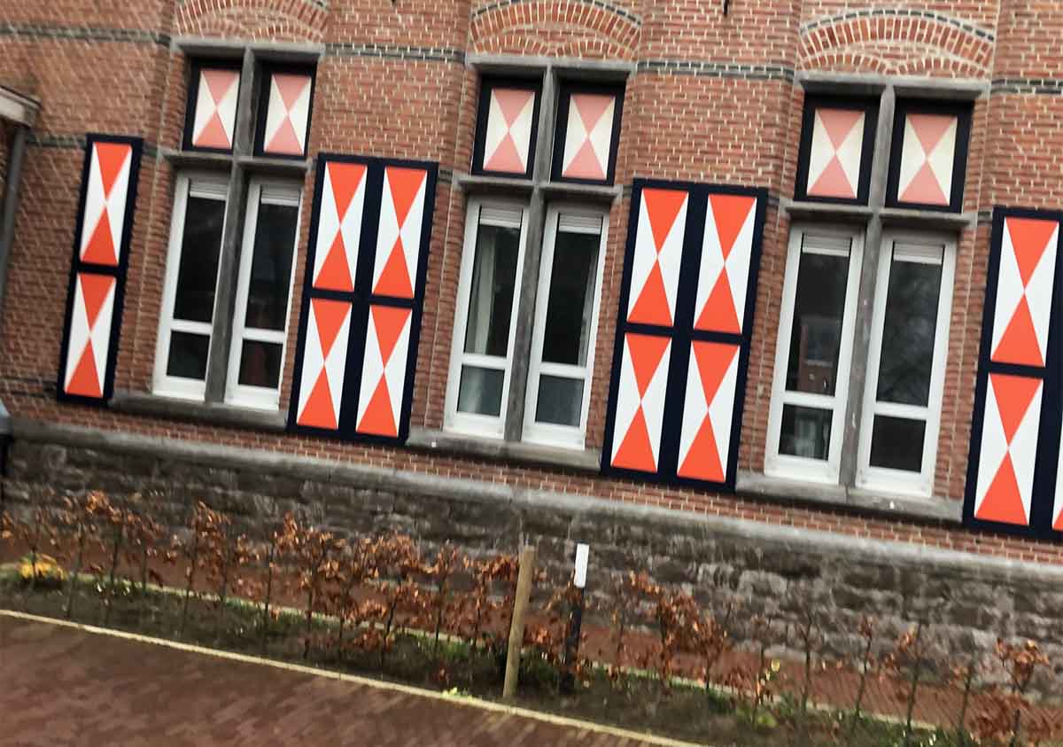 Verdwijnen de de typische vensterluiken aan het oud-rusthuis?