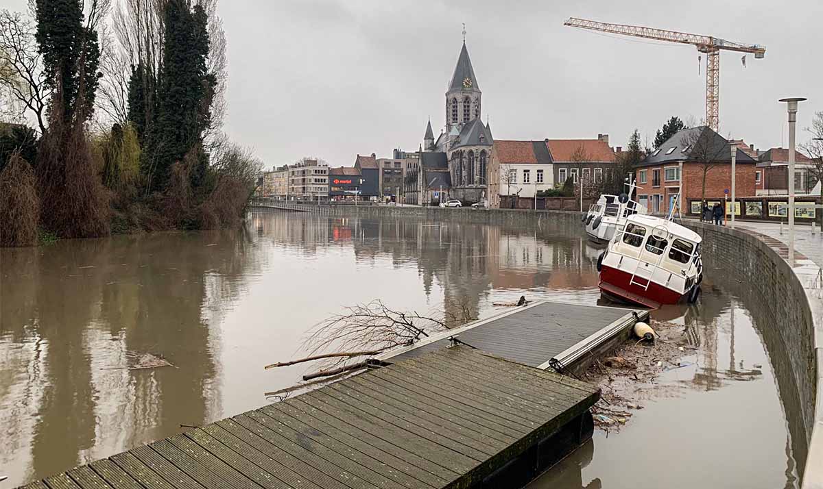 Regenval zorgt voor hoge waterstand Leie
