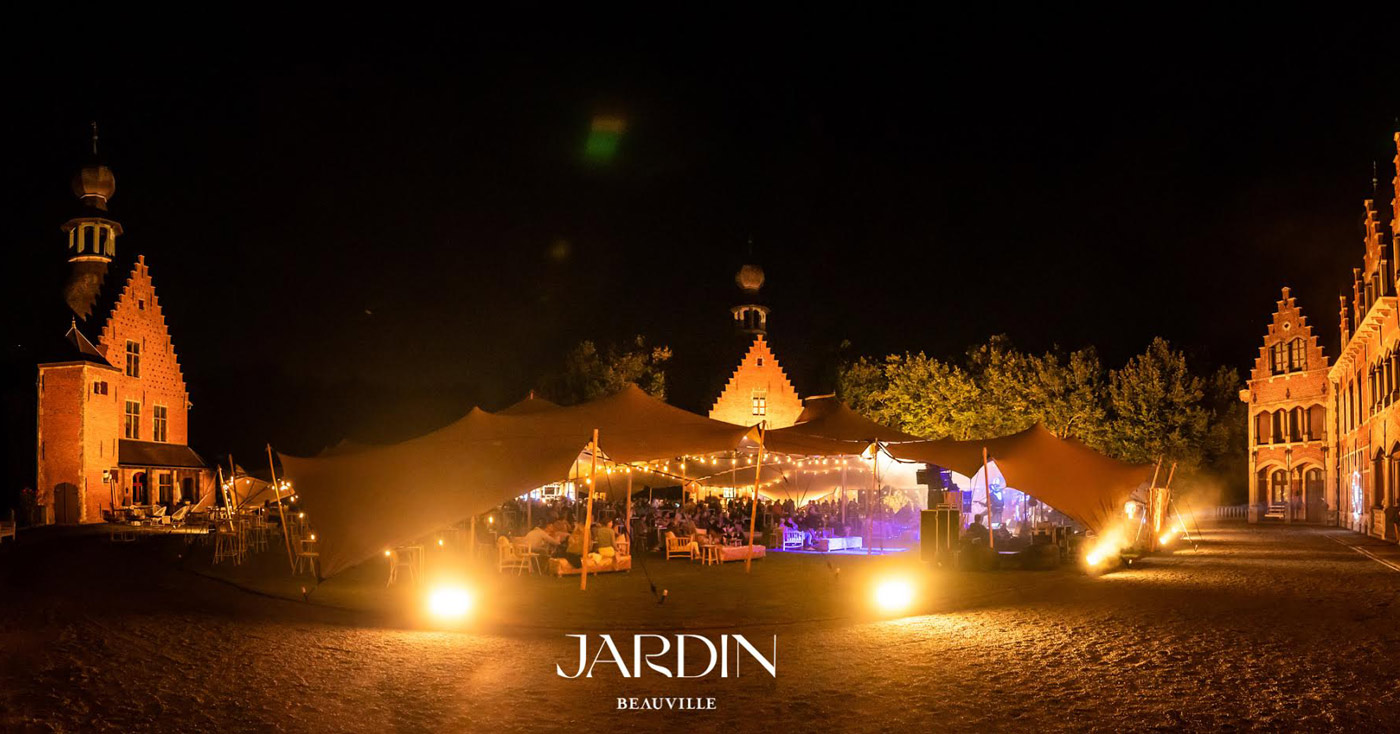 Donderdagavond start de 2de week van  Jardin Beauville in een magische setting.