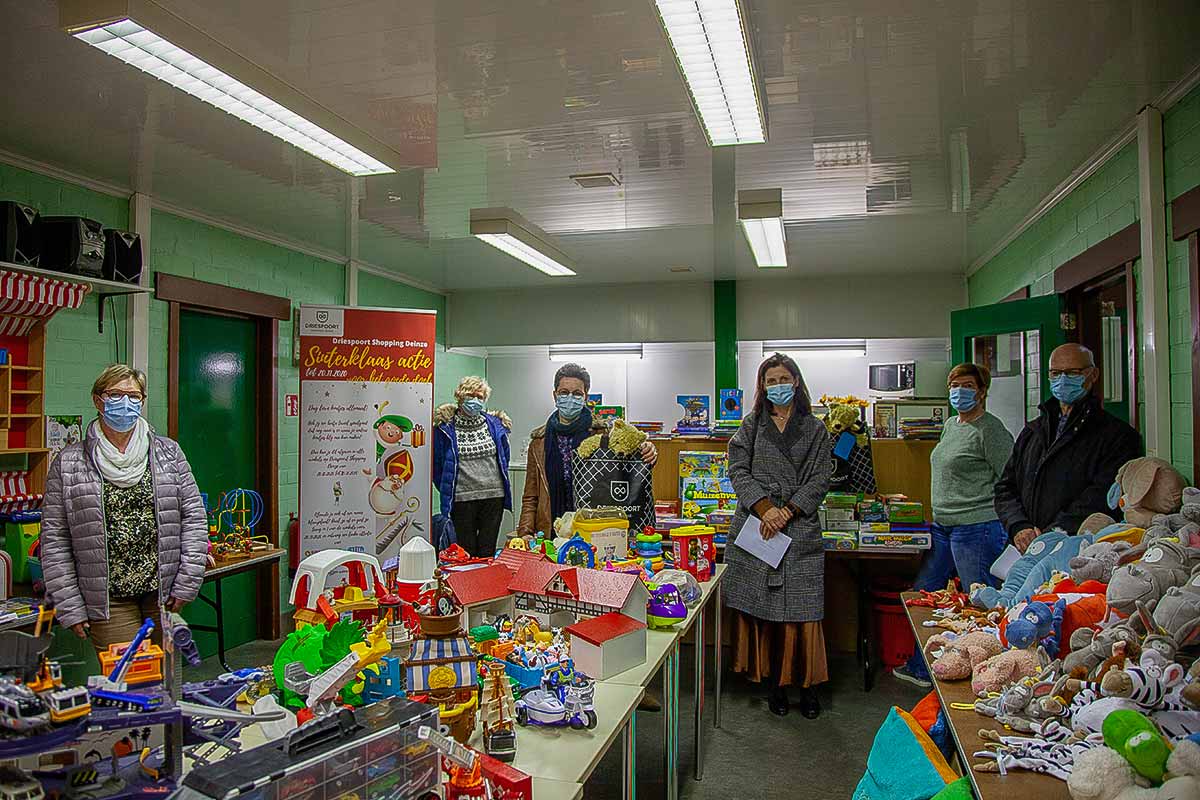 Goede doel speelgoedactie van Driespoort Shopping leverde massaal veel  speelgoed op. Bedeling wordt uitzonderlijk verdeeld over Sint en Kerst.