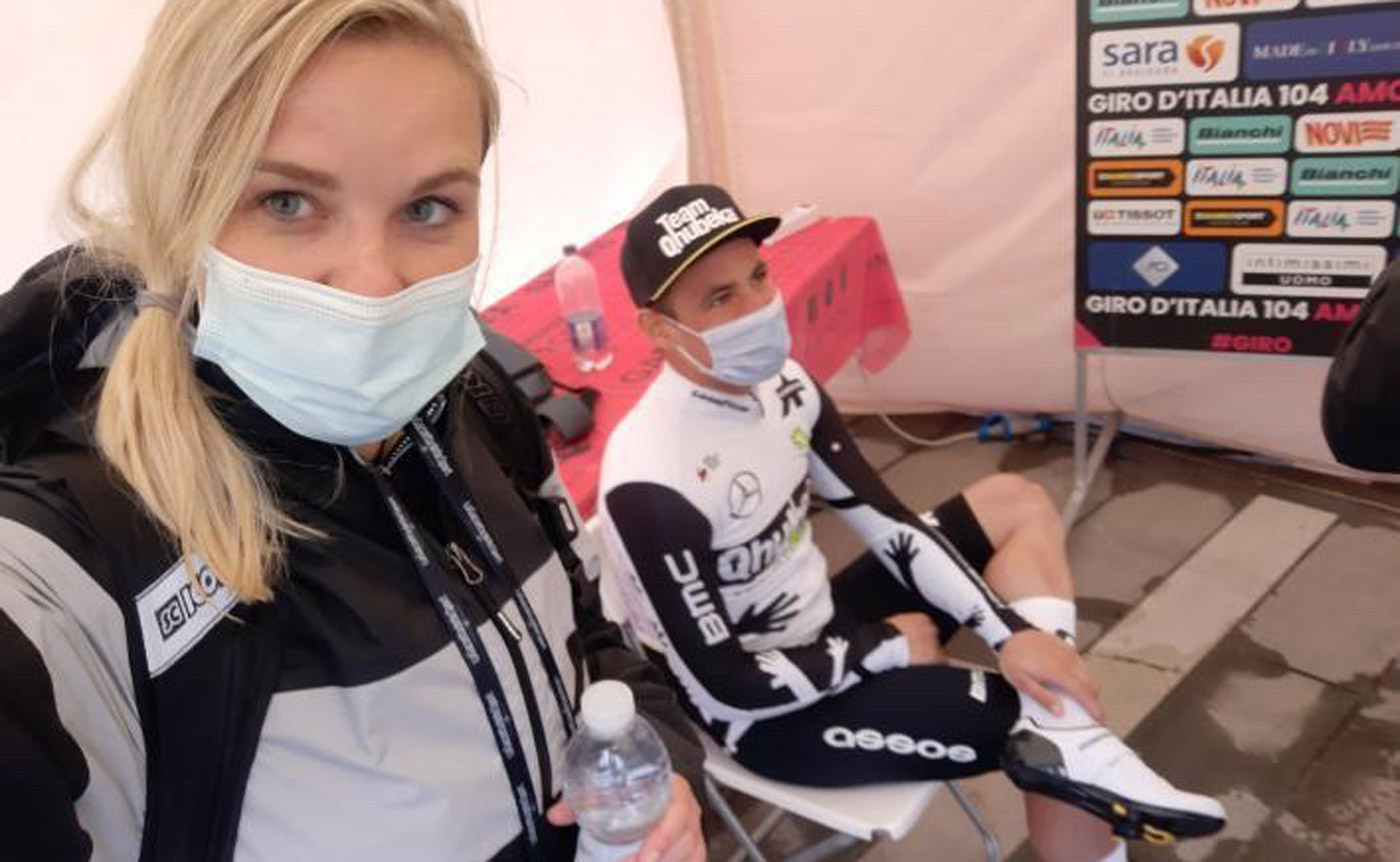 Van kleuterjuf tot verzorgster bij Team Qhubeka, Valerie Vermeirsch uit Wontergem, nu in de Giro d’Italia.