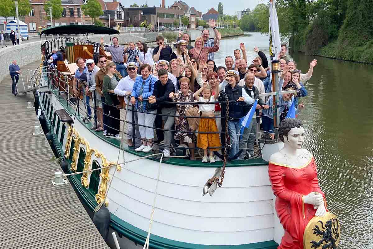 Gentse Barge bracht familie Vanhaesebroeck in stijl naar Poppoplein