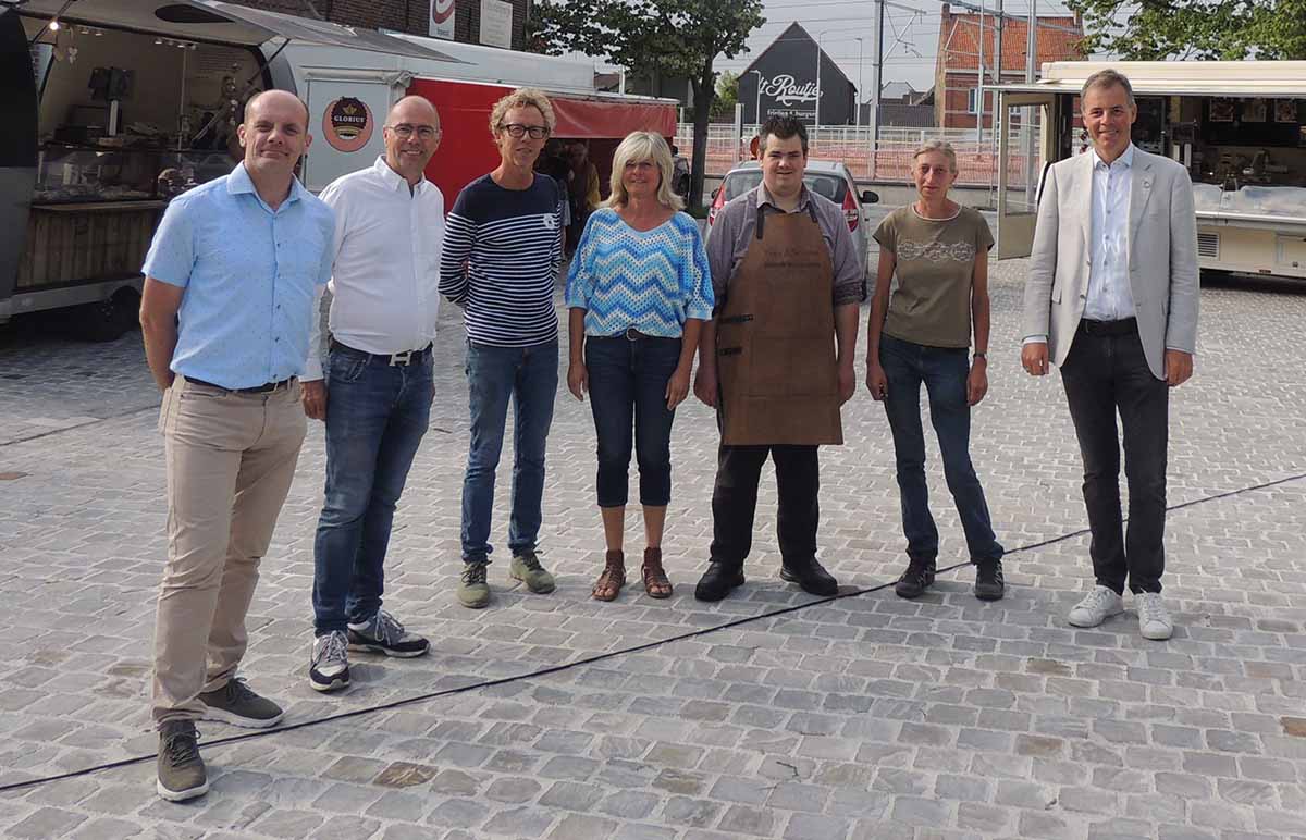 Wekelijkse markt Hansbeke verhuist terug naar stationsplein