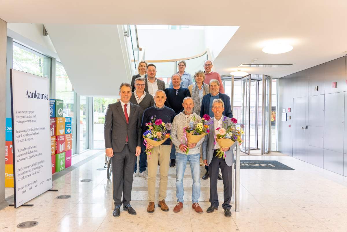 Deinze huldigt gepensioneerde directeurs en leerkracht scholen