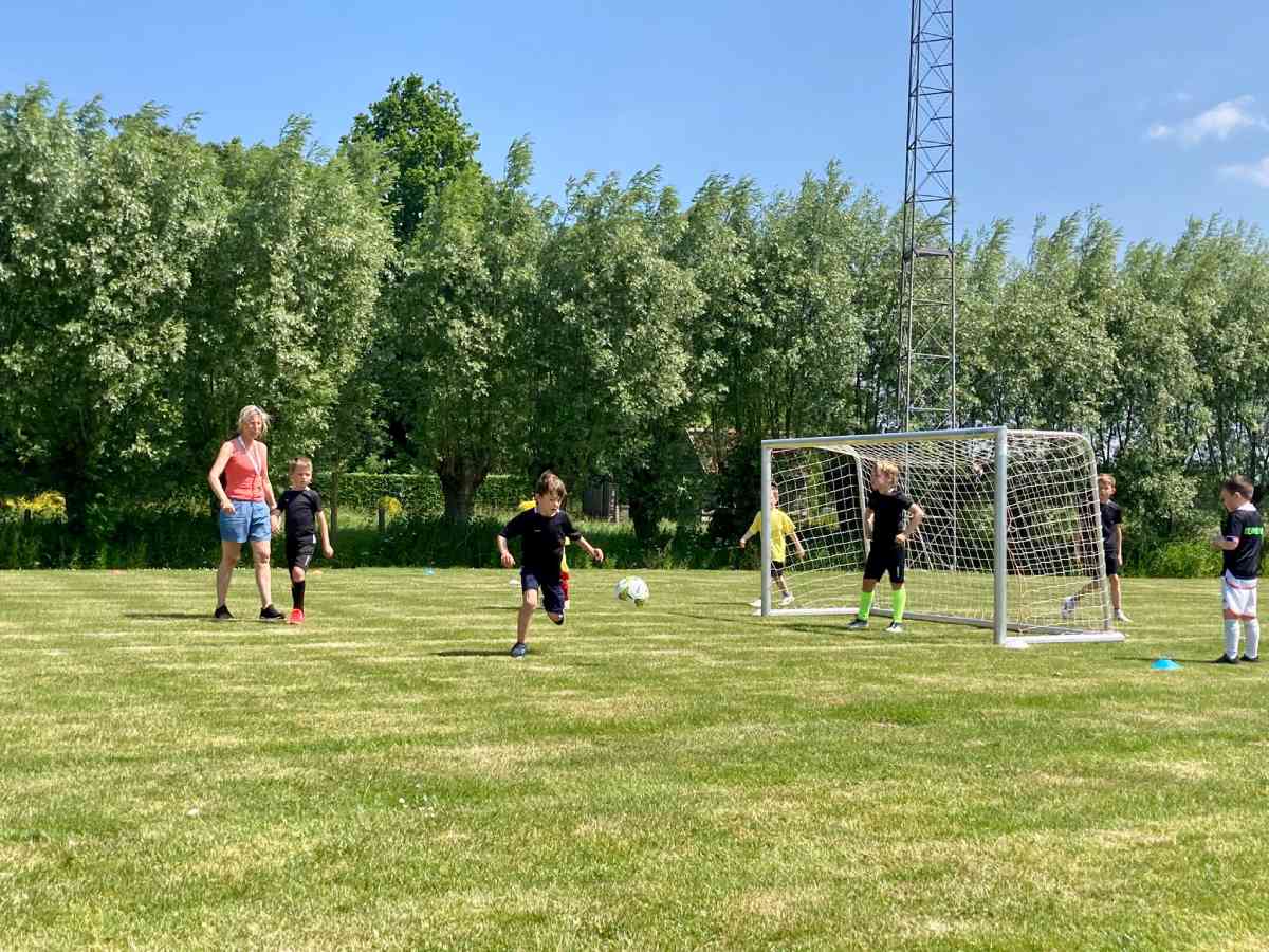 Voetbaltornooi voor kinderen Buitenschoolse Kinderopvang op woensdag 29 mei