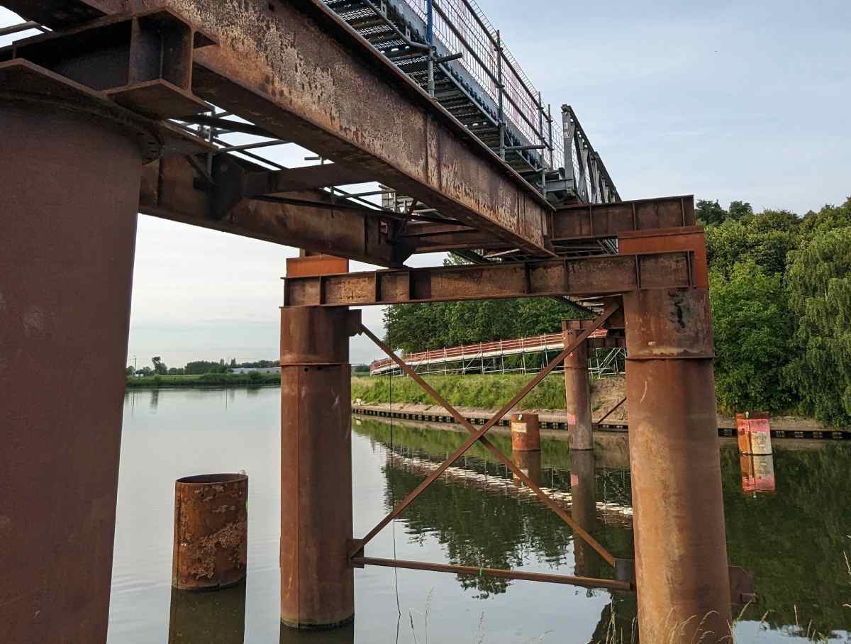 Tijdelijke fietsbrug over de Leie is gebruiksklaar