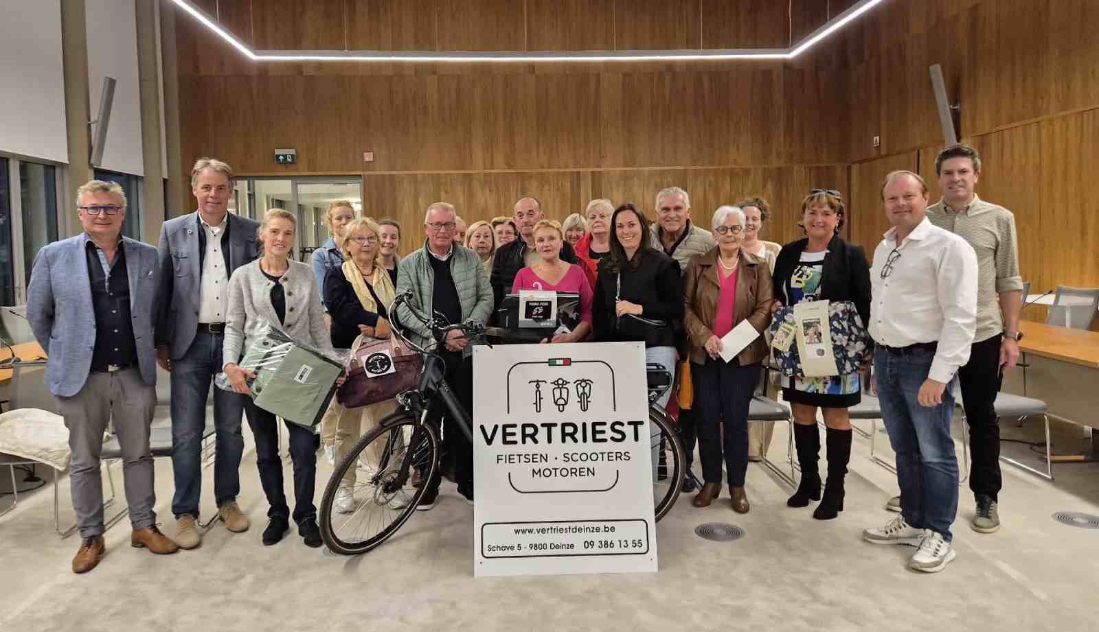 Winnaars Met belgerinkel naar de winkel in de bloemetjes gezet