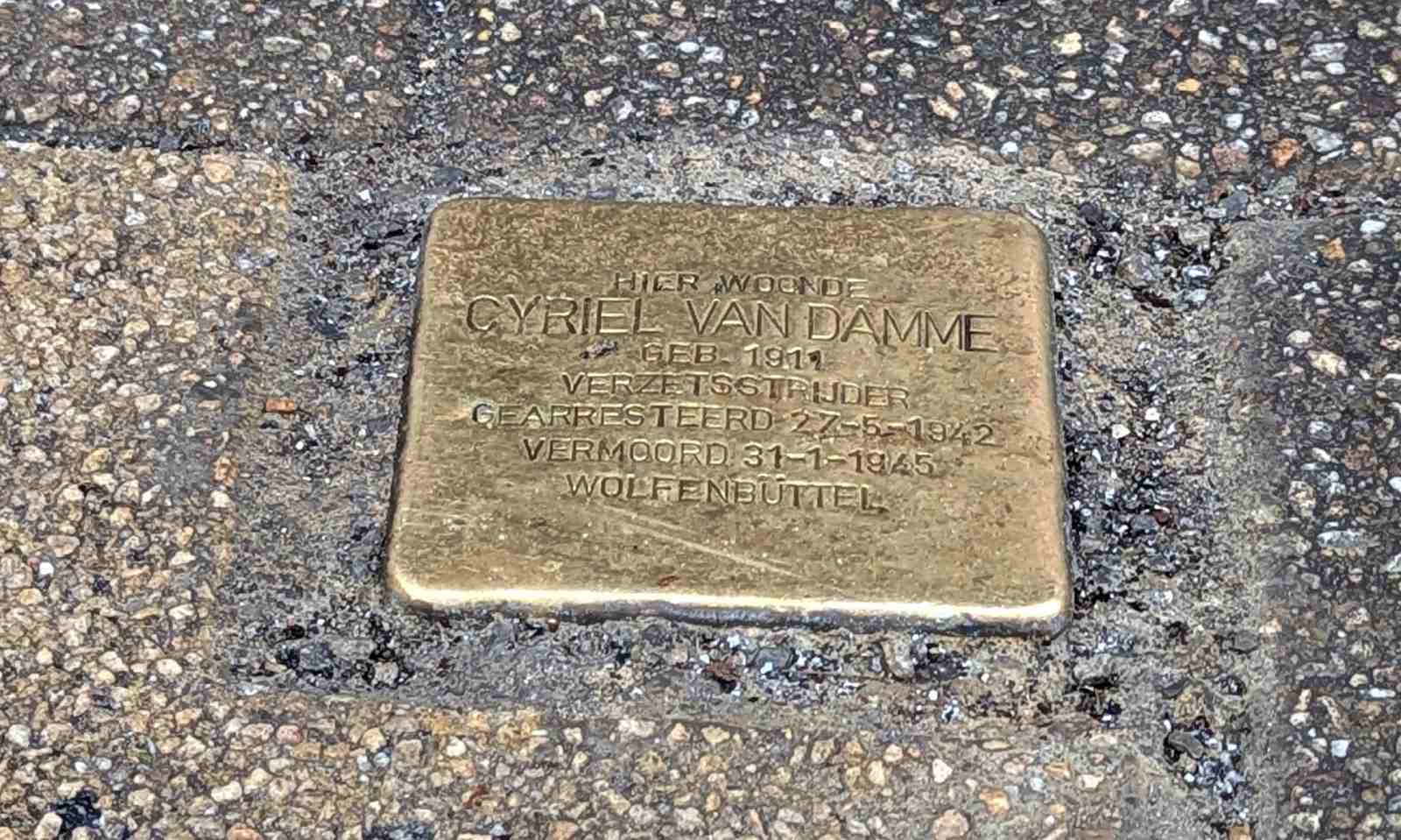 Eerste struikelsteen in Deinze voor verzetsstrijder Cyriel Van Damme