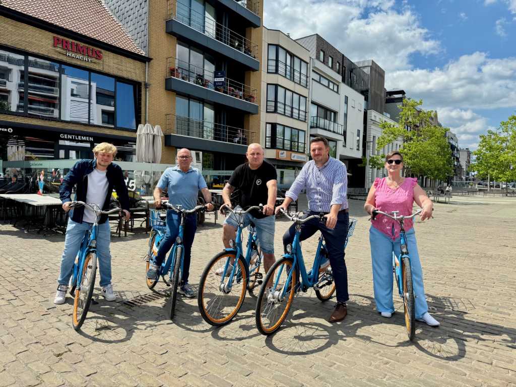 Deinze Viert Feest: Een Onvergetelijke Zomer Vol Plezier!