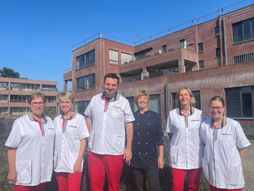 Expeditie Zorg: Deinze Bestuurders Draaien Mee in WZC Karel Picqué