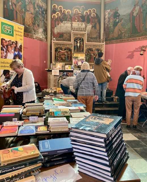 Boekenmarkt Poeselekerk: Koop Tweedehands en Steun het Goede Doel!