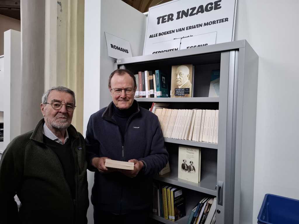 Boeken van streekauteurs uit Deinze en Land van Nevele verzameld in nieuw literair kabinet